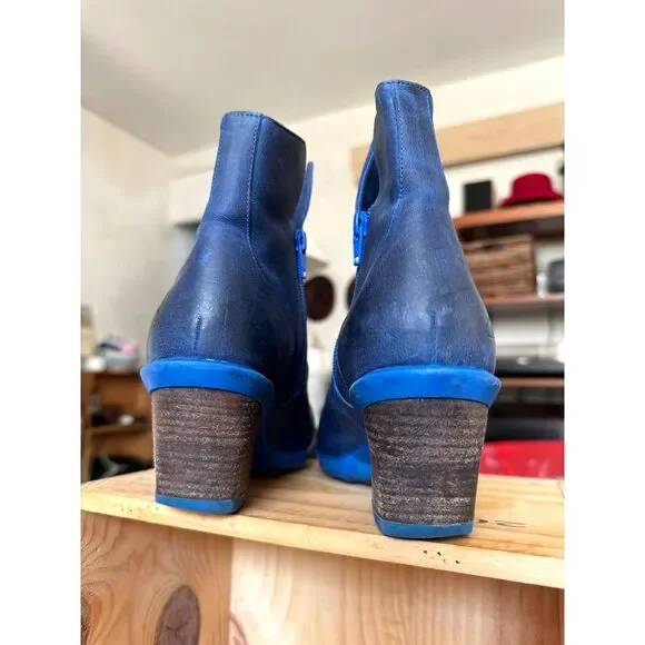 John Fluevog Hopefuls Rosy Royal Blu Buffed Toe 2.25" Heel Leather Booties SZ 6 - Picture 8 of 9